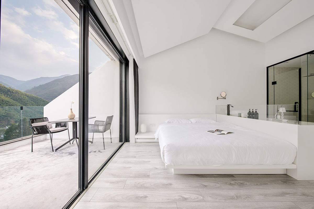 超白”客房:現(xiàn)代風(fēng)格民宿裝修設(shè)計(jì)(圖3) 超白”客房:現(xiàn)代風(fēng)格民宿裝修設(shè)計(jì)(圖3)