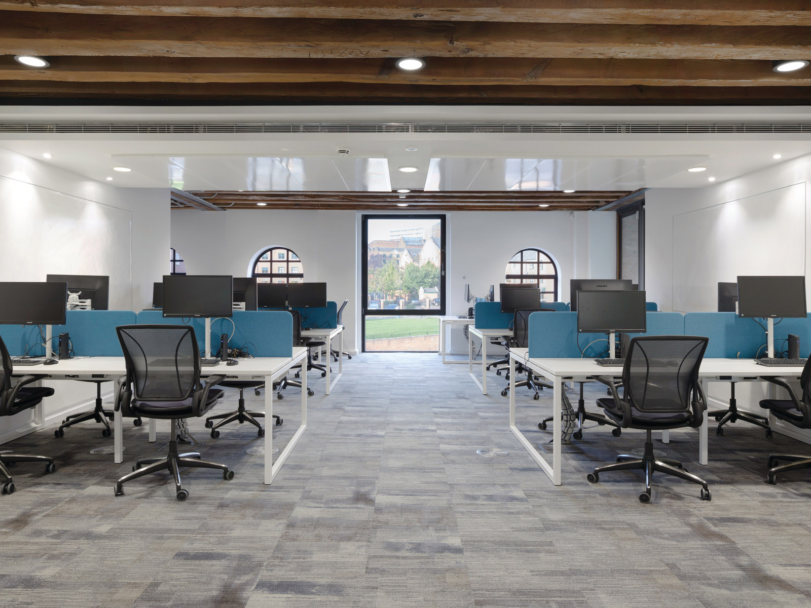 合肥政務(wù)區(qū)1800平方創(chuàng)意辦公室裝修設(shè)計(jì)項(xiàng)目案例分析(圖3) 工作區(qū).jpg