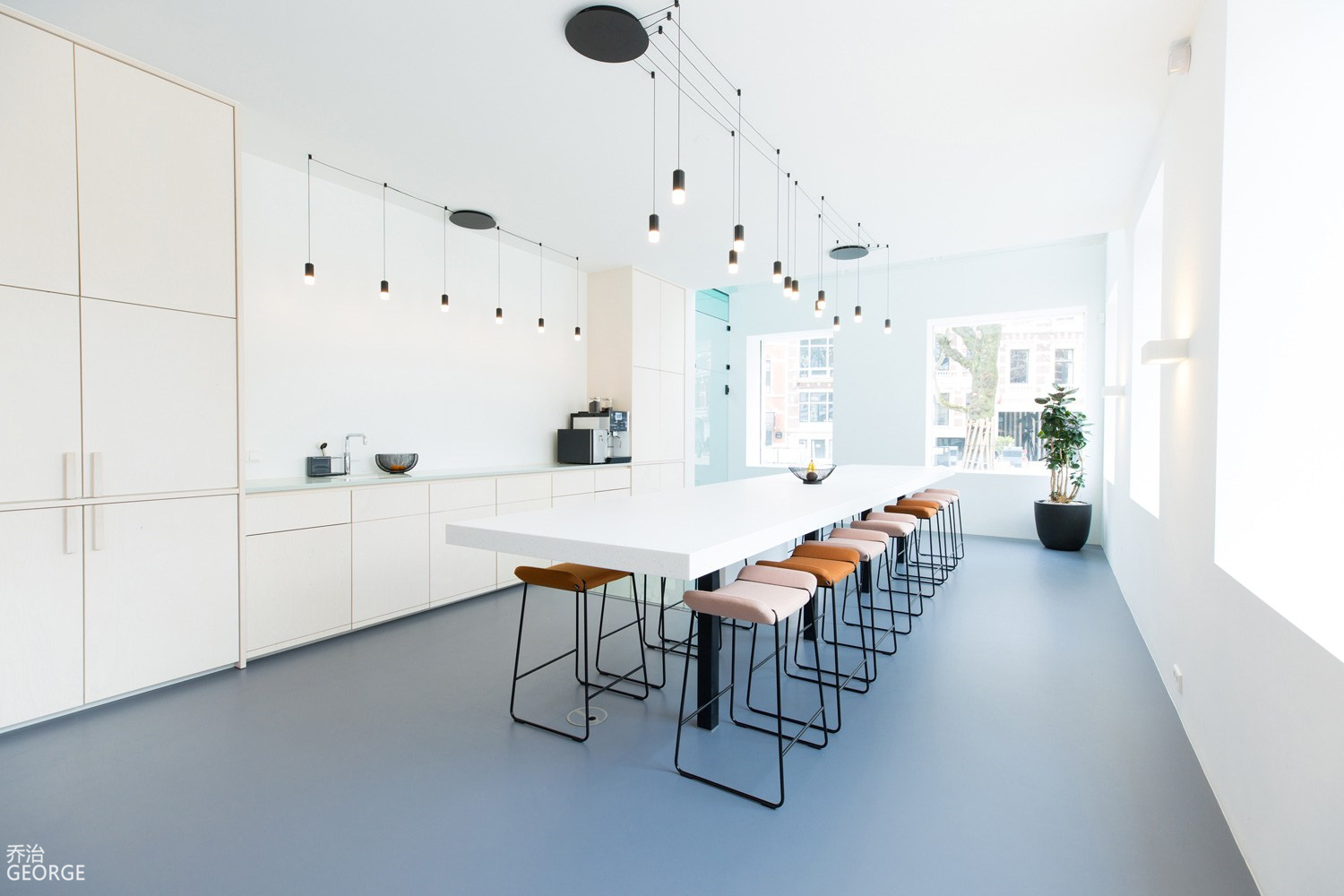 馬鞍山市1500平方淺色系簡約辦公室裝修設(shè)計案例(圖4) 國外辦公-贈送(18).jpg