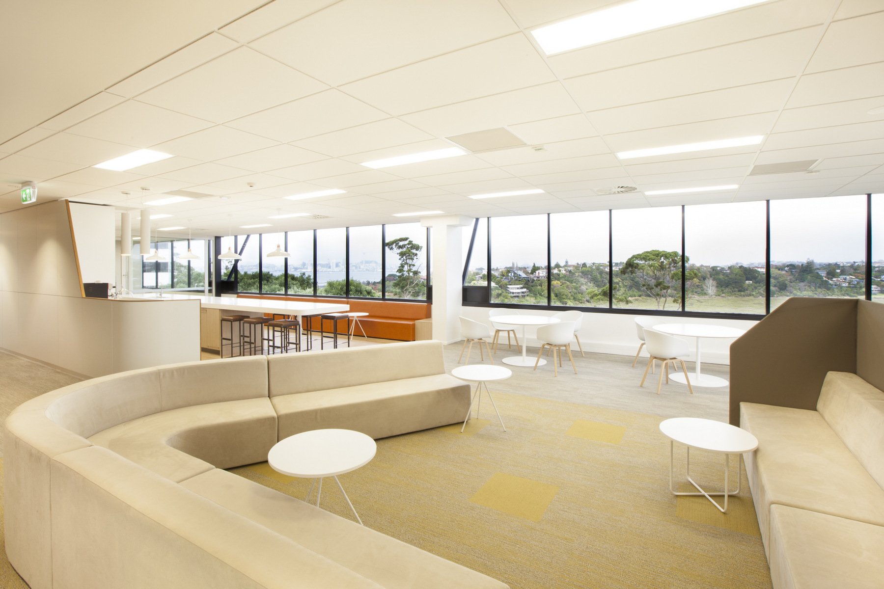 巢湖2300平方‘簡(jiǎn)裝”辦公室裝修實(shí)景圖分析(圖2) 國外辦公 (2).jpg