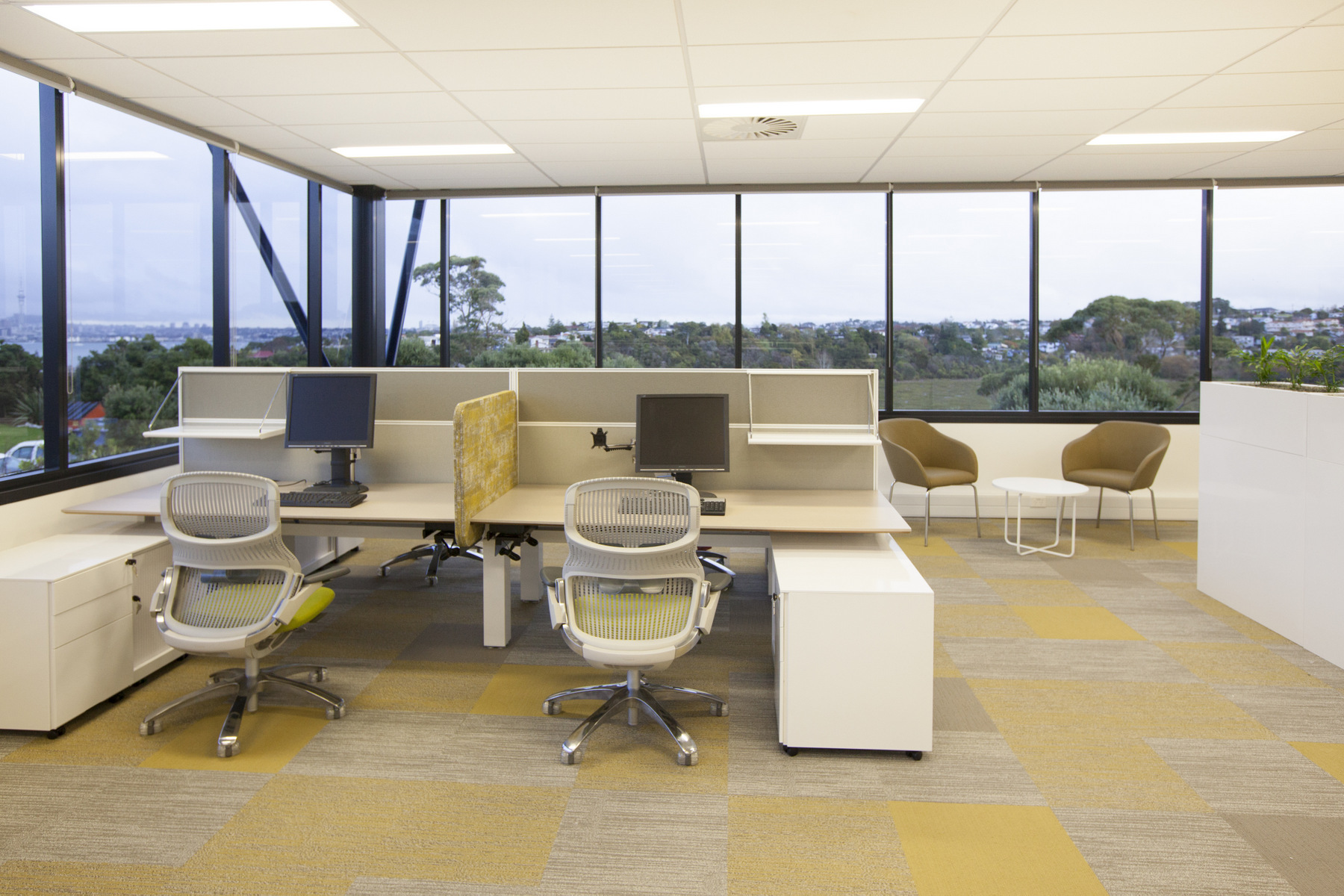 巢湖2300平方‘簡(jiǎn)裝”辦公室裝修實(shí)景圖分析(圖1) 國外辦公 (1).jpg